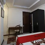 Reddoorz Plus @ Jalan Dharmawangsa