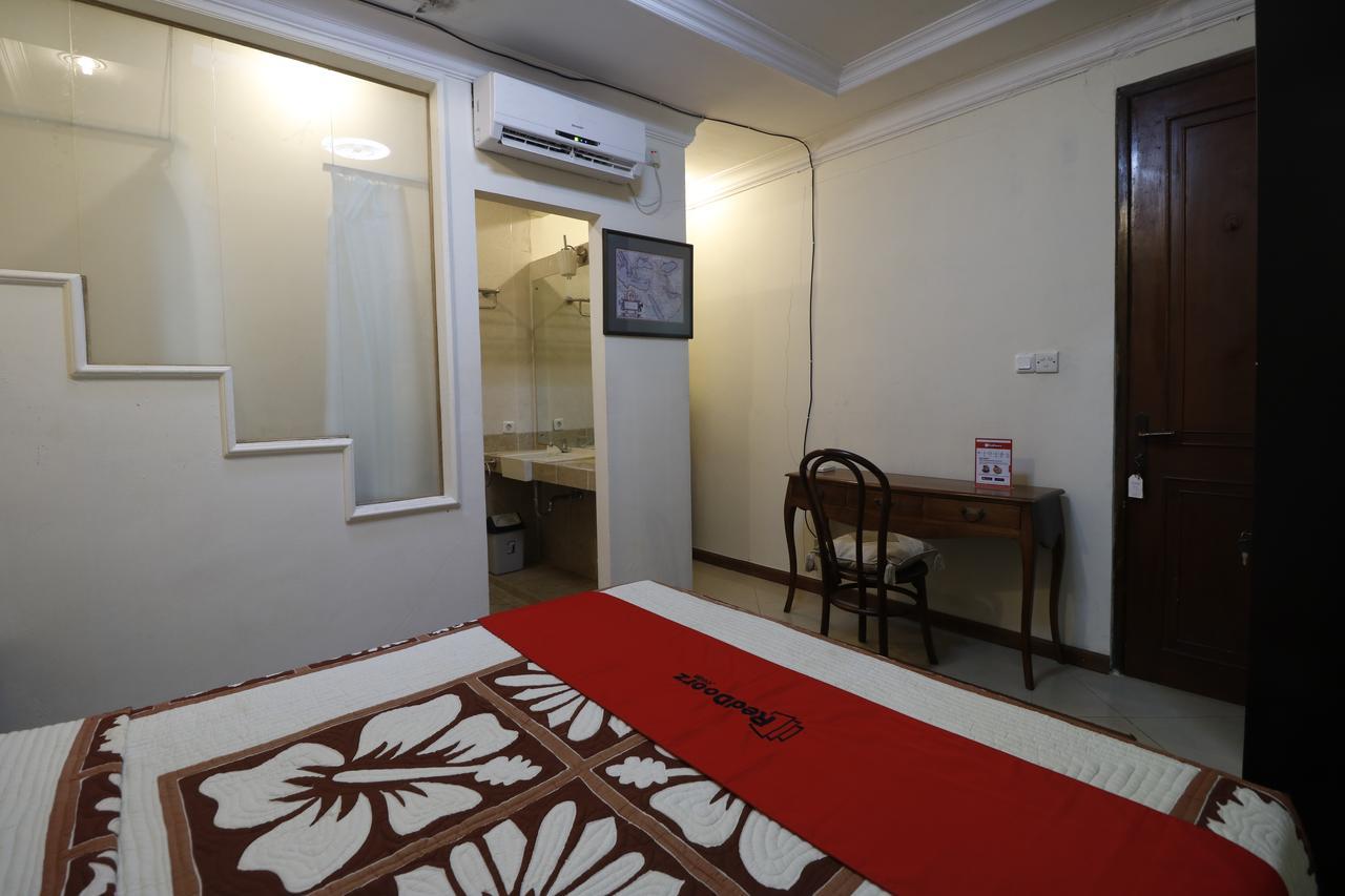 Wisma tamu Reddoorz @ Jalan Dharmawangsa